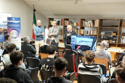 Donazione simulatore di guida all'IIS Corinaldesi Padovano di Arcevia