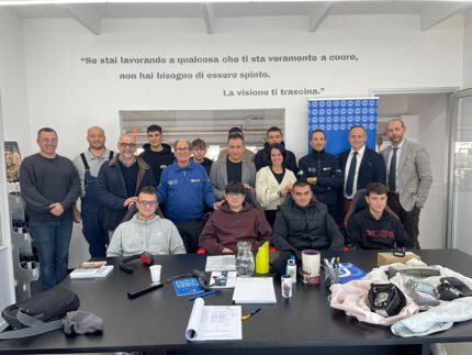Studenti IIS Corinaldesi Padovano alla Carrozzeria 81 di Serra de' Conti