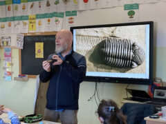 Lezione sulla Preistoria alla scuola primaria Don Antonio Morganti di Pianello di Ostra Lezione sulla Preistoria alla scuola primaria Don Antonio Morganti di Pianello di Ostra