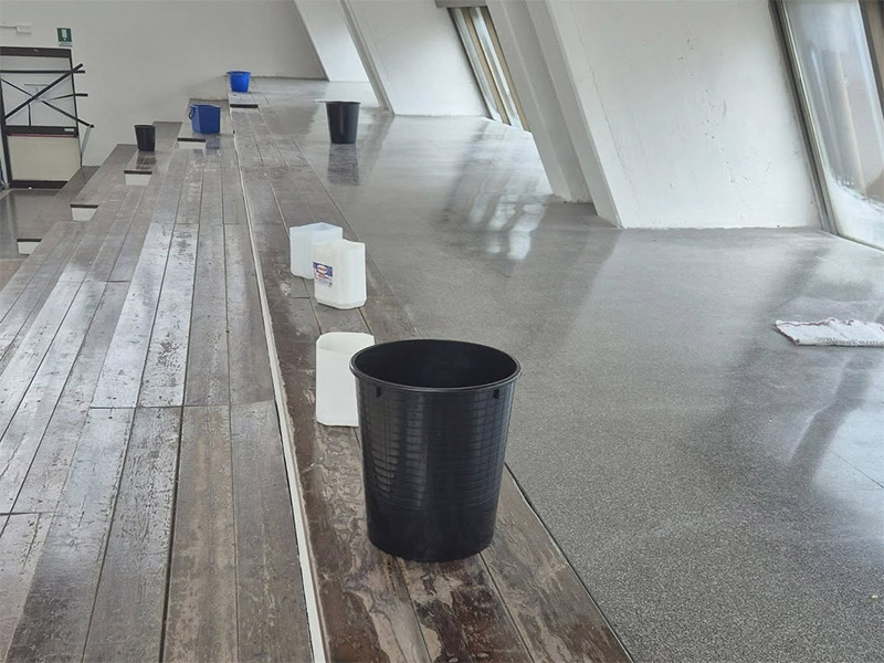Infiltrazioni d'acqua alla palestra del plesso Corinaldesi