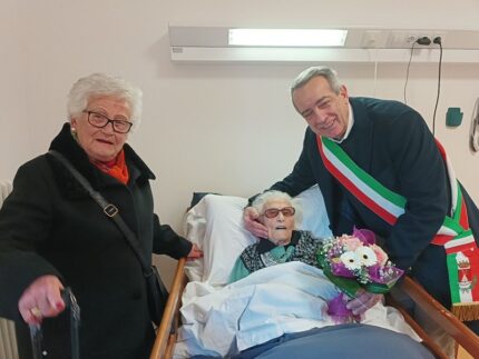 Festa a Corinaldo per i 102 anni della signora LIna