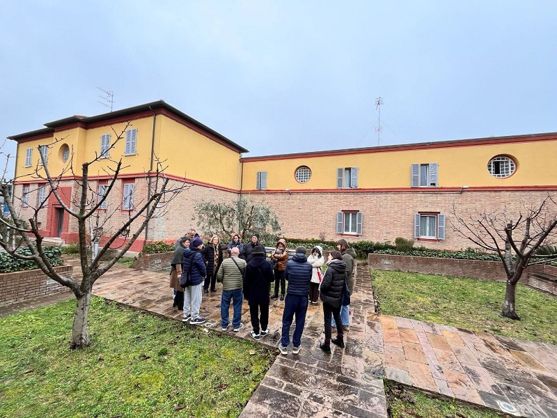 Incontro con gli inquilini delle case popolari di via Sanzio