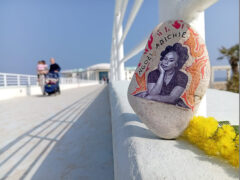 Volti di donne, pensatrici, scrittrici e filosofe, femministe e transfemministe, disseminate per Senigallia con le loro citazioni