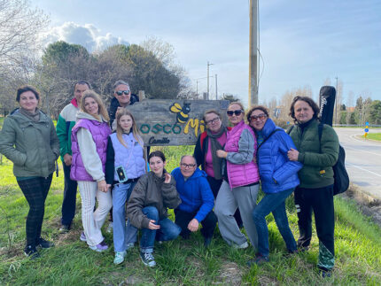 Volontari ucraini e italiani hanno ripulito il parco tematico Bosco Mio