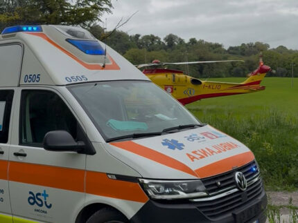 Ambulanza ed eliambulanza intervenute in soccorso