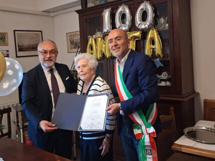 Bello e Cameruccio con la neo centenaria Anita Giraldi