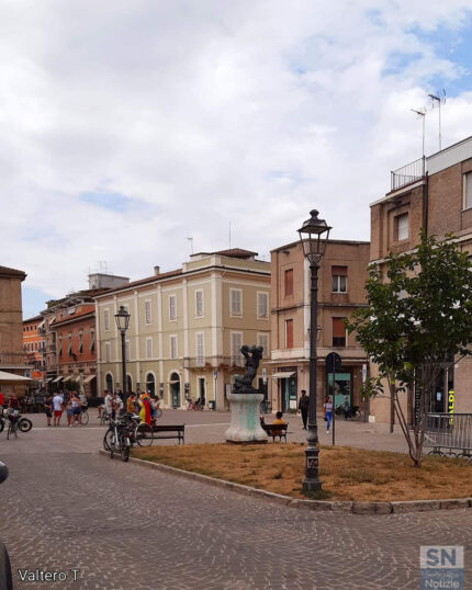 La piazza - Foto Valtero Tanfani