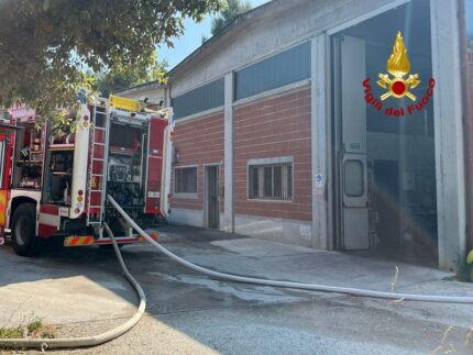 Incendio in un'azienda di Serra de' Conti