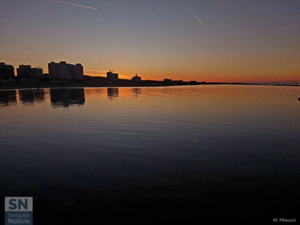 Tramonto sulla 'laguna' di ponente - Foto Moreno Minucci