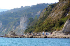 spiaggia Passetto, Ancona-zone-grotte