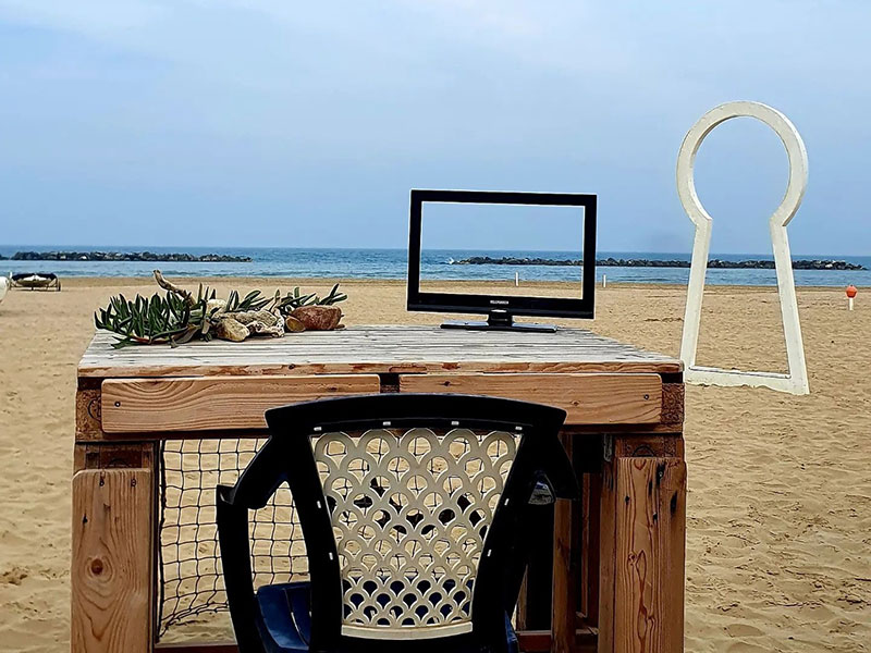 Allestimenti in spiaggia a Senigallia curati da Francesco Giombetti