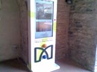 Il totem multimediale dotato di schermo touch screen installato all'ingresso del Palazzo Comunale