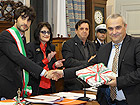 Il neo sindaco Matteo Principi con il predecessore Livio Scattolini