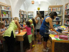 Un momento del laboratorio di disegno per bambini