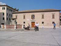Fontana delle Anatre e Palazzo del Duca